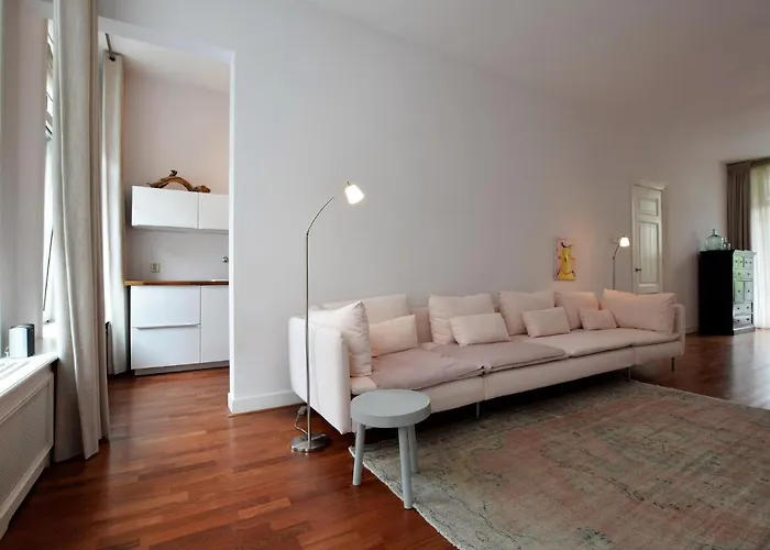 Quietly Located Mansion Near The Centre Of The Hague