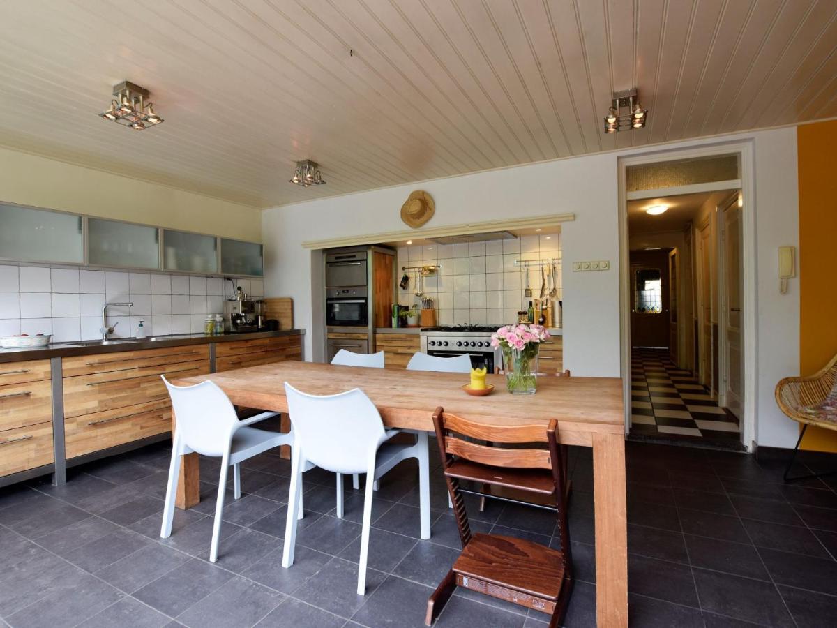 Quietly Located Mansion Near The Centre Of Holiday home The Hague