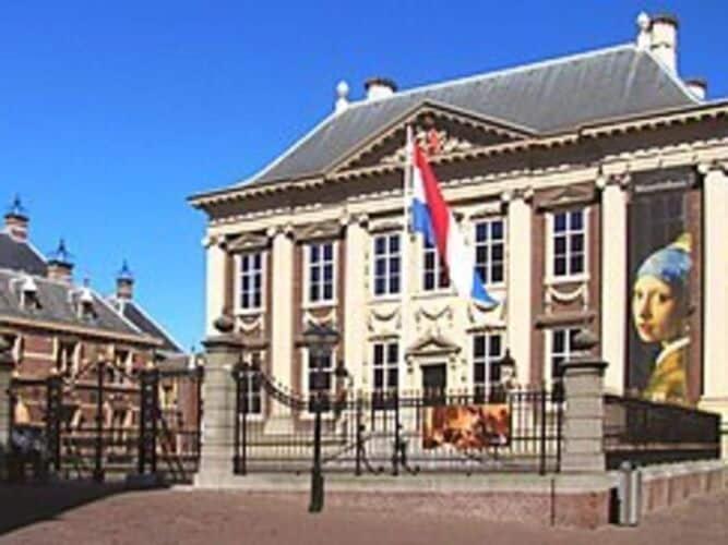 Quietly Located Mansion Near The Centre Of The Hague